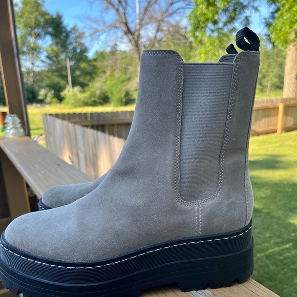 Marc Fisher LTD ‘Pauline’ Chelsea Boots - Picture 3 of 13